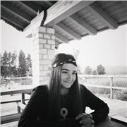 Studentessa universitaria offre aiuto compiti e ripetizioni di materie umanistiche dalla prima elementare alla terza superiore